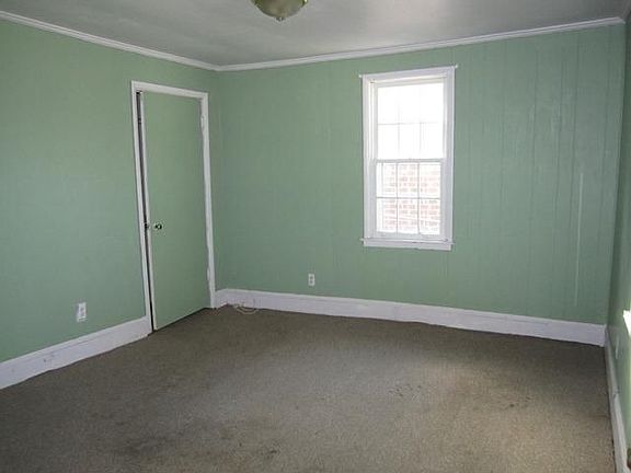 2nd image of 2725 Herman St