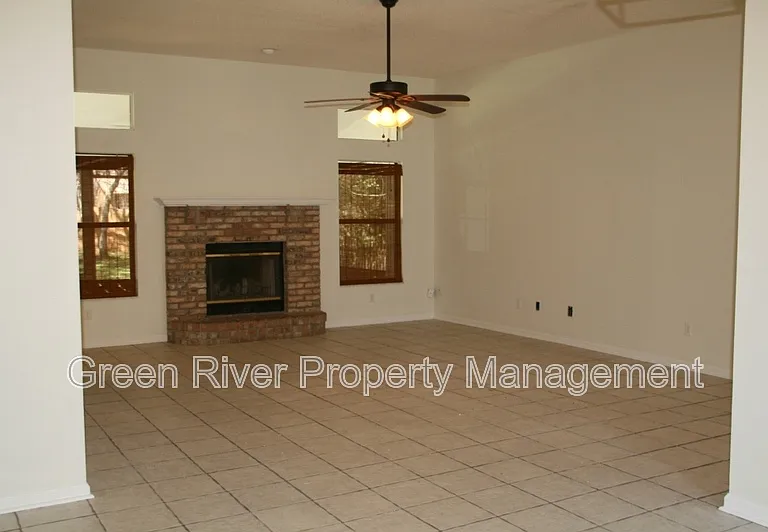 6106 Pine Ave — Photo 11