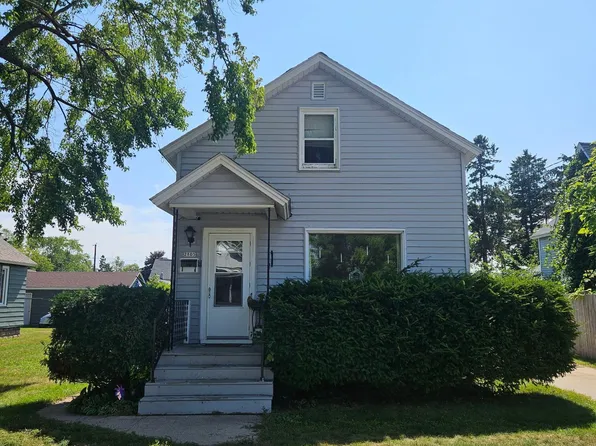 2105 12th Ave, Menominee, MI 49858