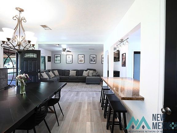 5th image of 402 N 3rd St