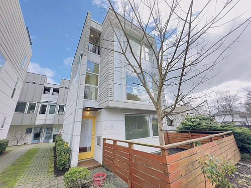 218 20th Ave S Photo 1