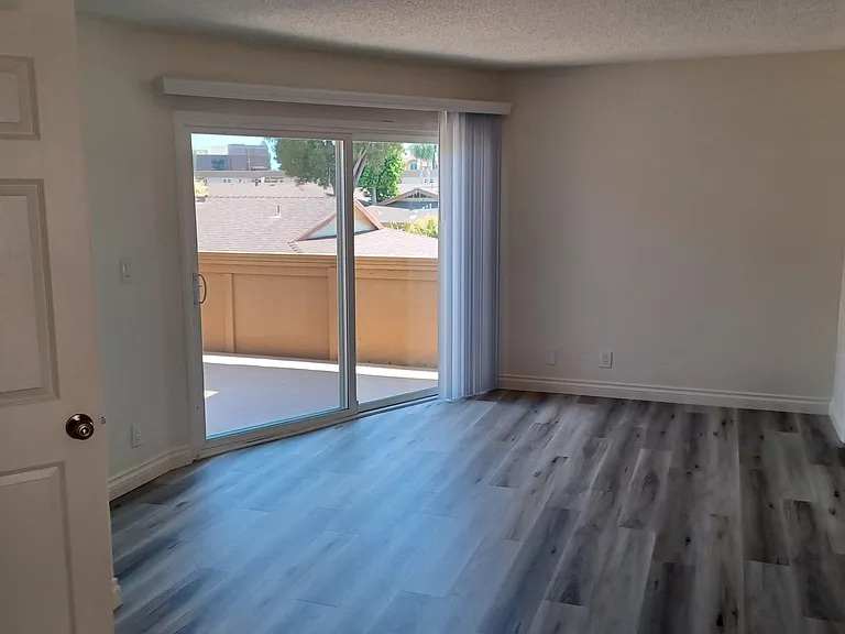 Huntington Garden Apartments — Photo 42