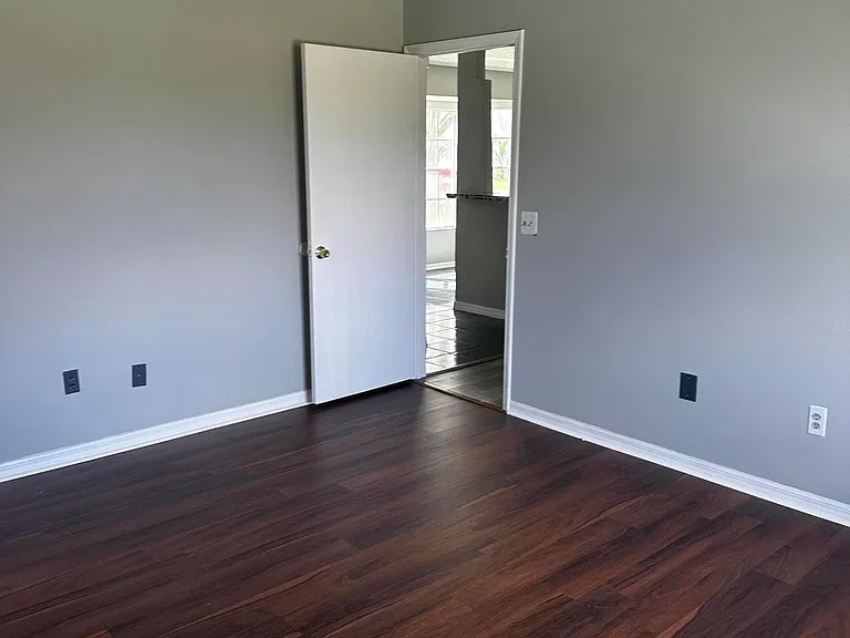 1021 SW Dubois Ave — Photo 7