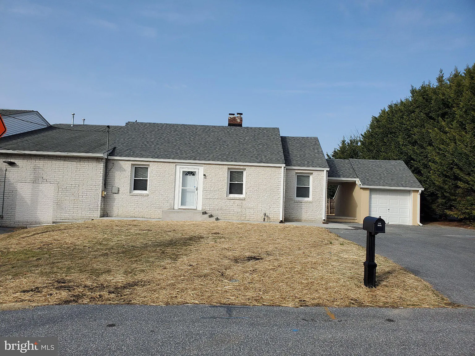 2 bed, 1.0 bath, 1800 sqft, $2,200 — Photo 3