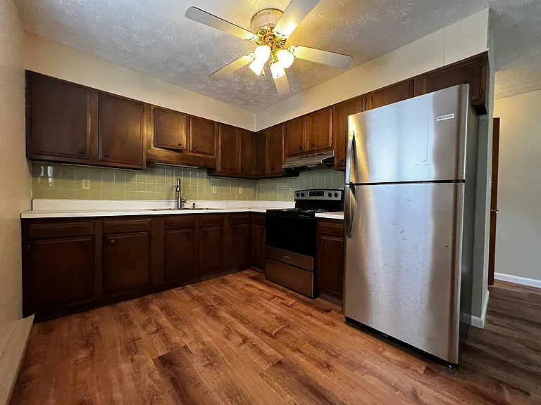 102 Brohard Dr — Photo 4