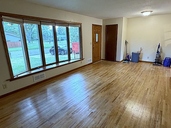 3rd image of 8535 Inman Ave S