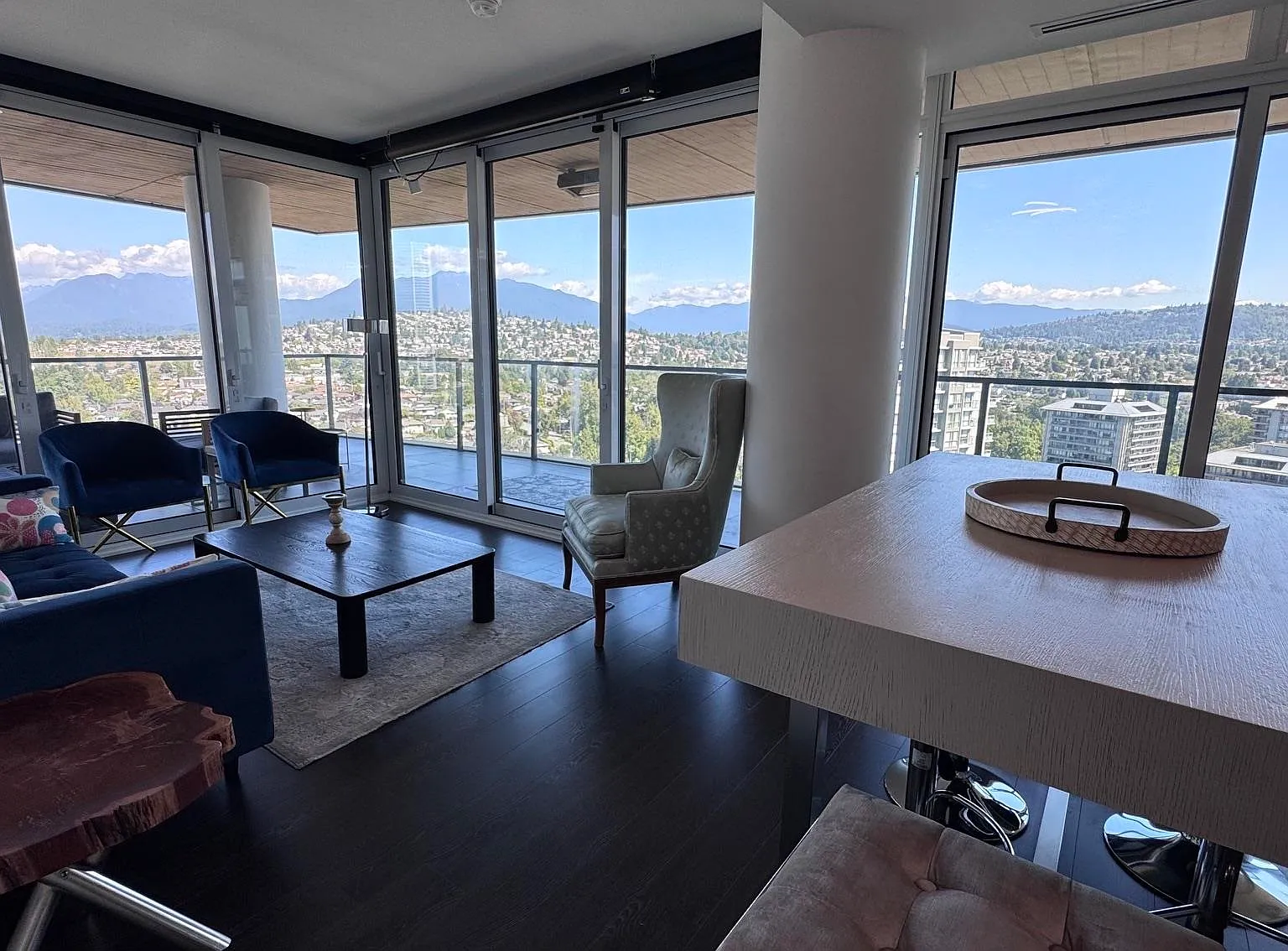 2 bed, 910 sqft, $4,200 — Photo 3