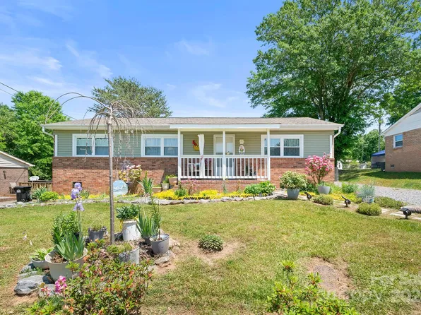 1006 Cloverdale Ln, Dallas, NC 28034