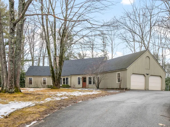 4 Woodhaven Drive, Kennebunk, ME 04043