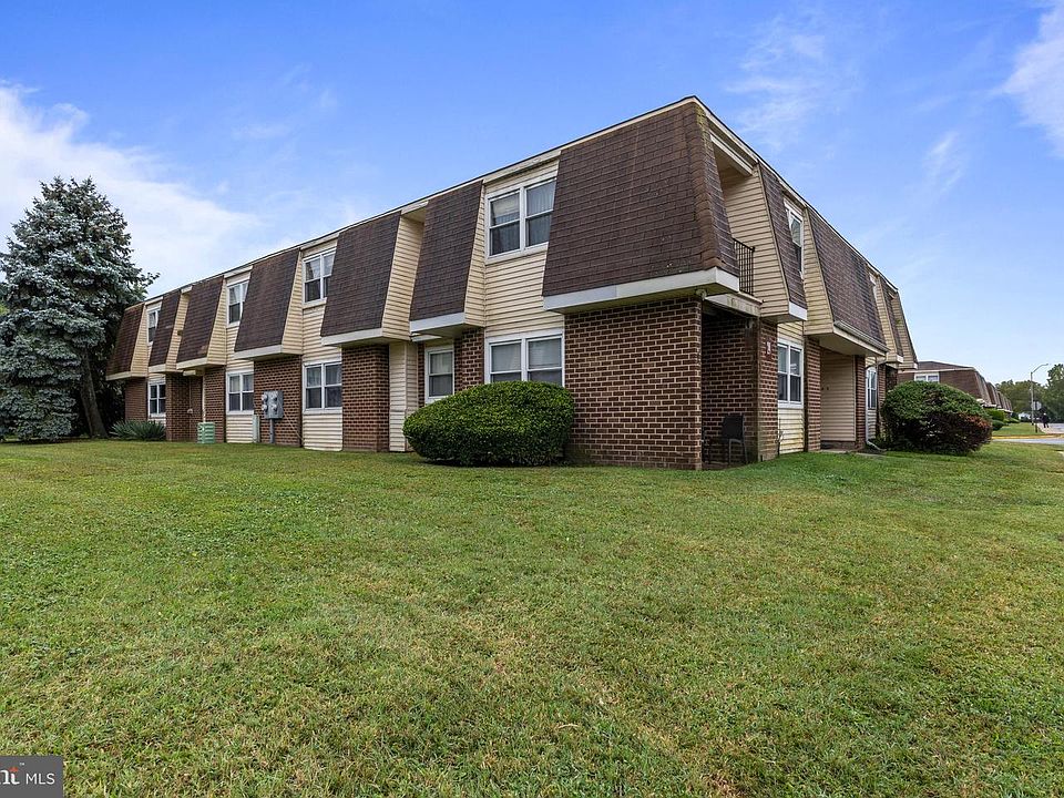 1st image of 24 Florence Tollgate Pl Unit 6