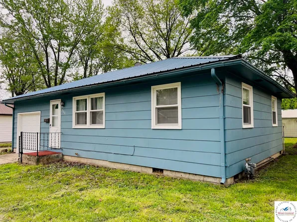 208 E Oak St, Clinton, MO 64735