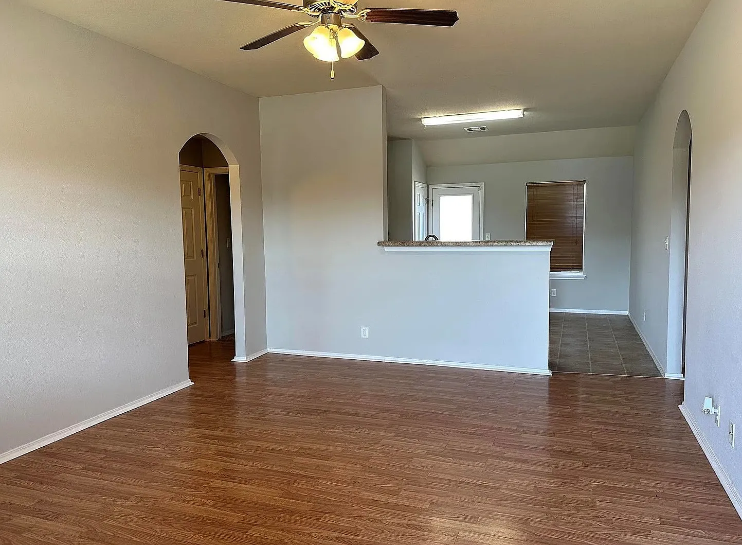 3 bed, 2.0 bath, 1170 sqft, $1,595 — Photo 2