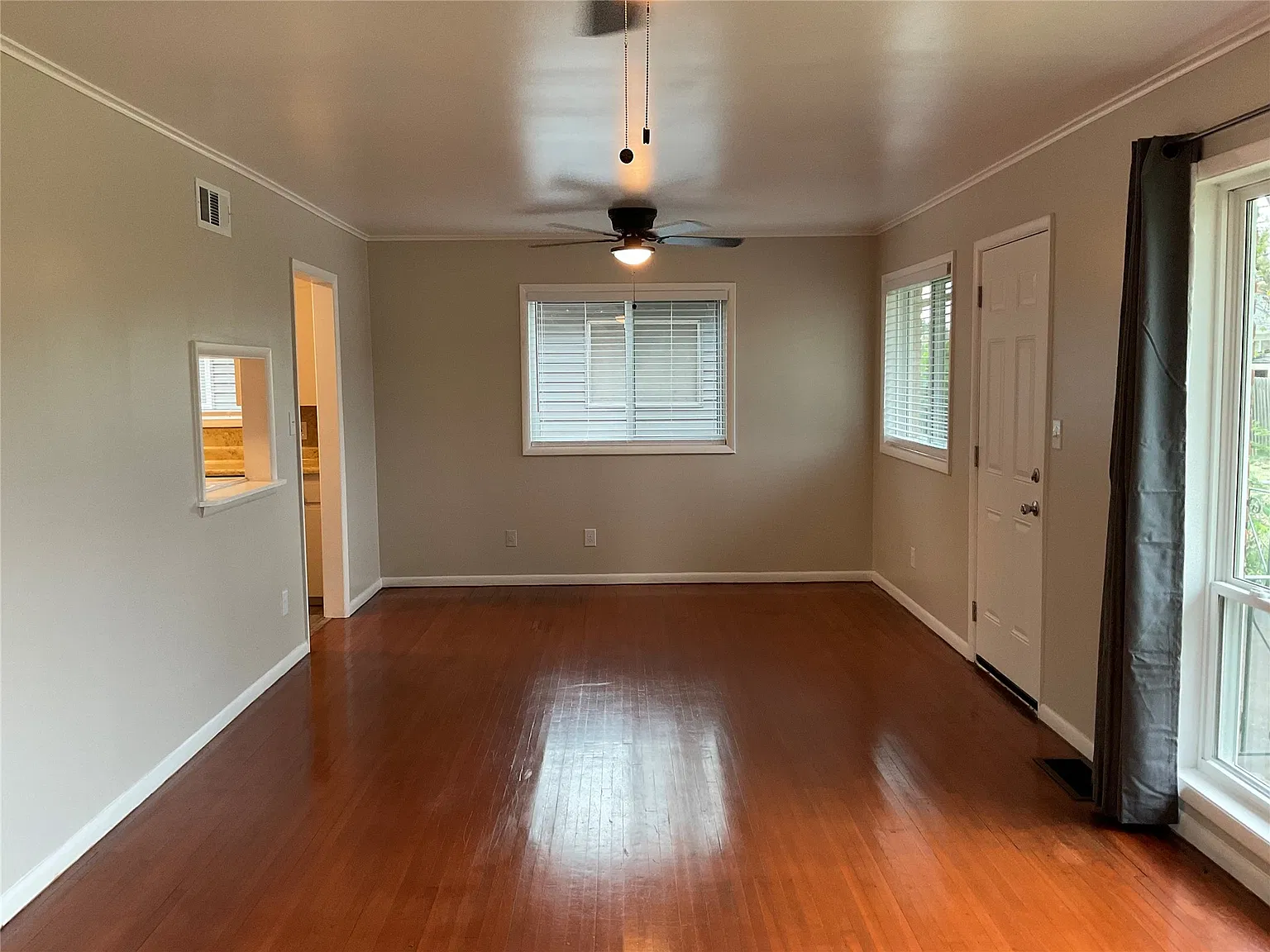 3 bed, 1.5 bath, 1367 sqft, $1,450 — Photo 3