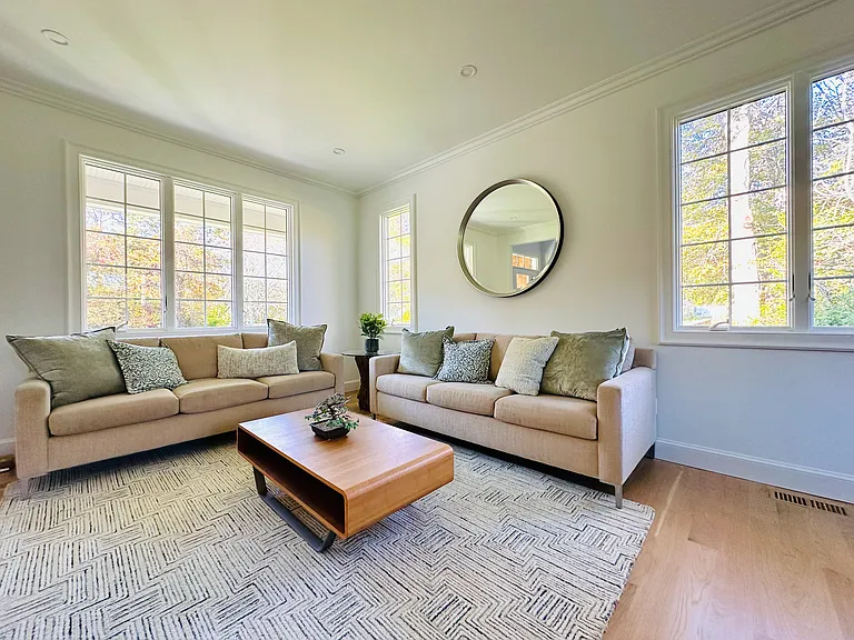 10 Ginny Ln — Photo 3