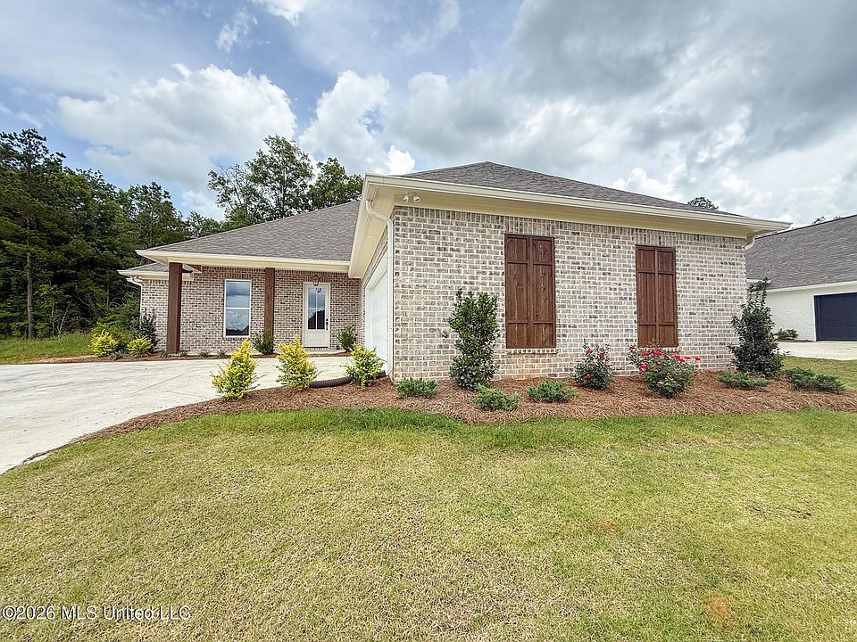 1st image of 352 Oakville Cir