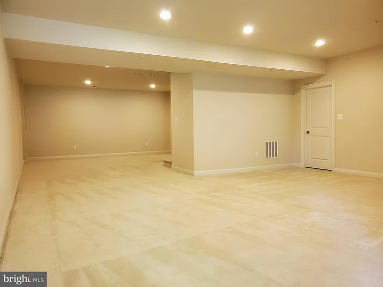 411 Greenebaum Ln — Photo 40