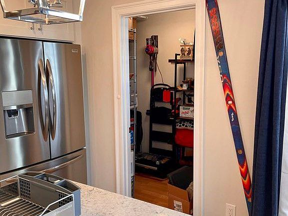 5th image of 280 E Eagle St #4