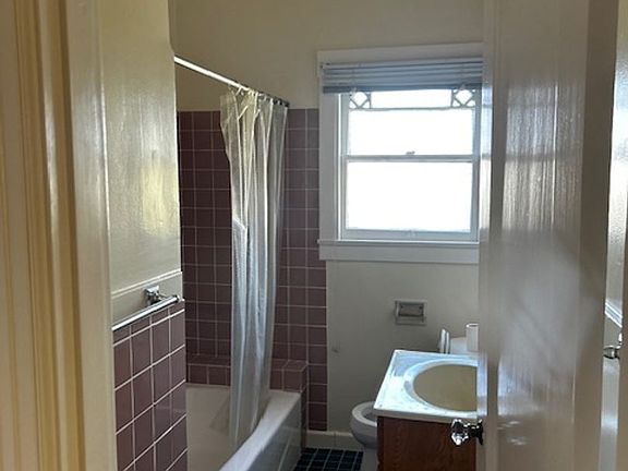 5th image of 3000 Claremont Ave APT 5