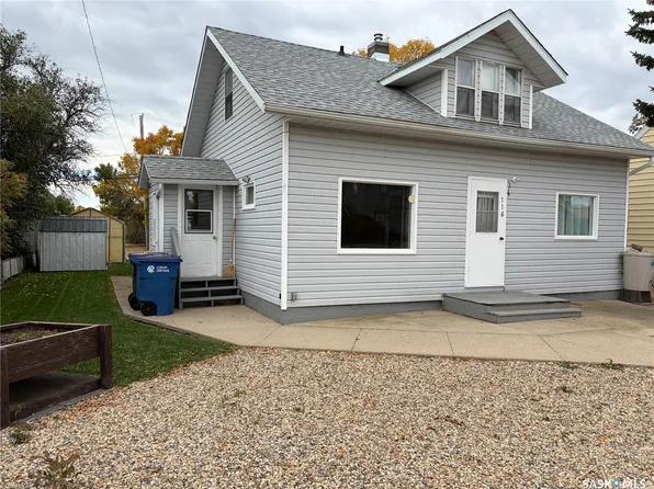 116 5th Avenue E, Gravelbourg, SK S0H 1X0
