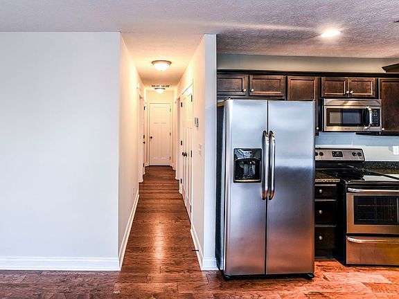 4th image of 208A Oaklawn Ave
