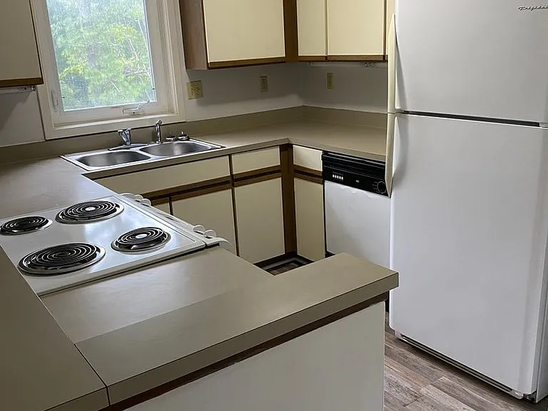 1605A Harbourside Dr — Photo 4