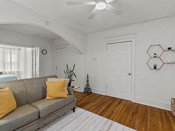 4th image of 4371 Forest Park Ave #1EAST