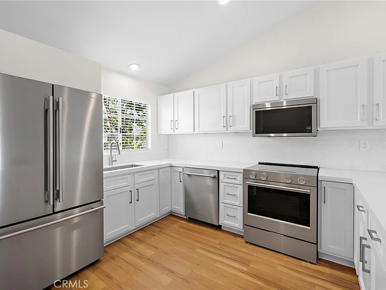 9 Dover Pl — Photo 2
