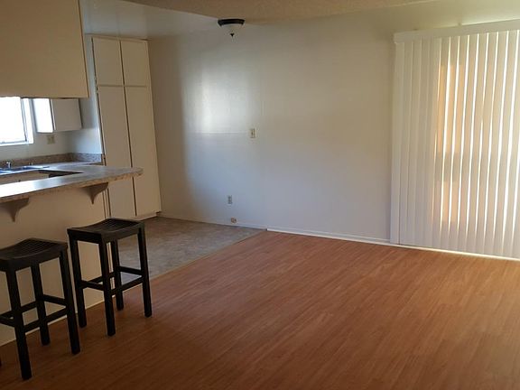 3rd image of 721 Monterey Blvd APT 4