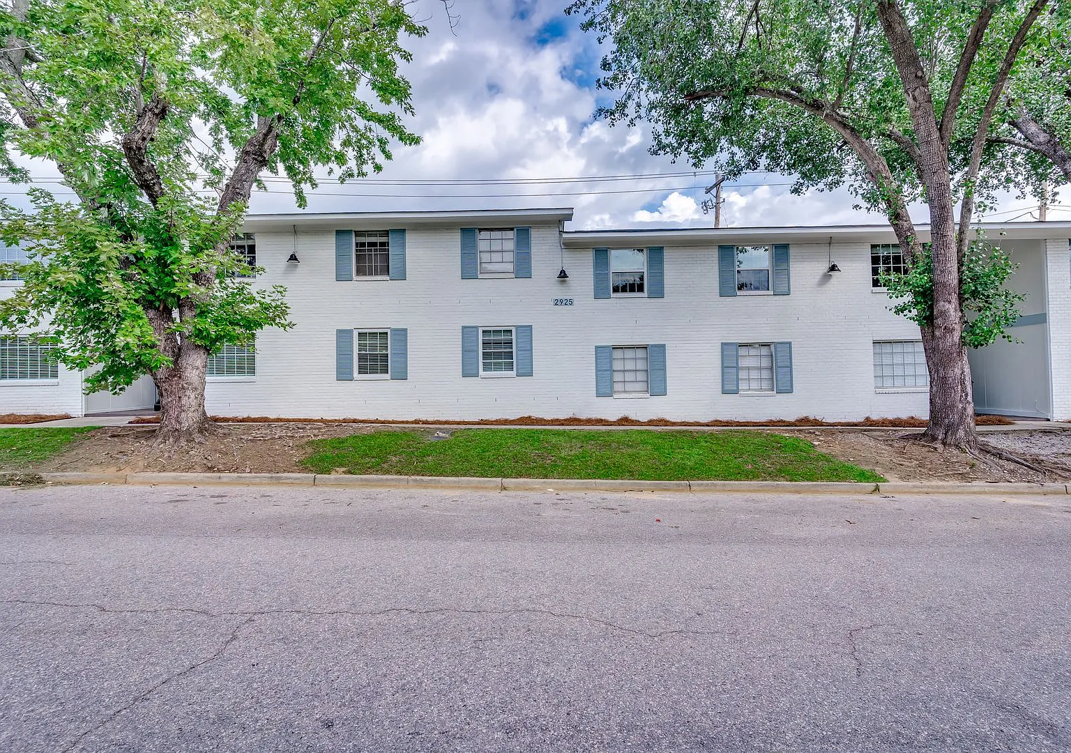 Charming 2-bedroom, 1-bath apartment located in the highly sought-after Rosewood area! - Apt 4 — Photo 3