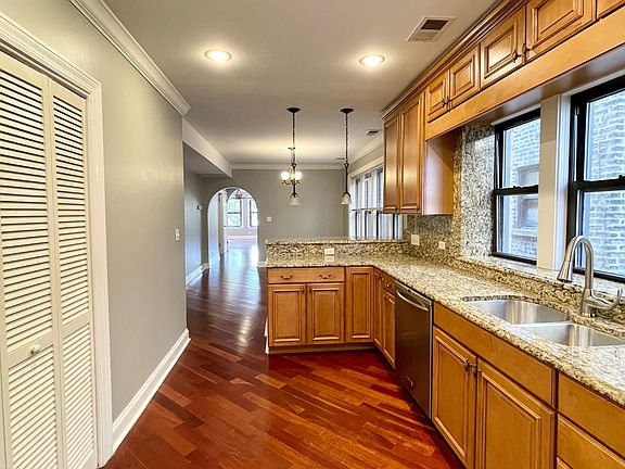 2nd image of 7355 N Seeley Ave APT 2
