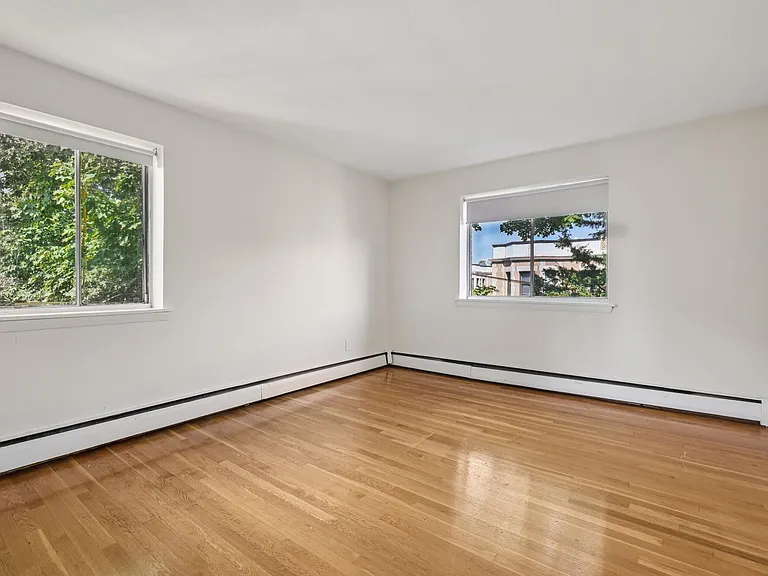 Gardner Street Apartments — Photo 24