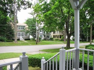 204 2nd St, Libertyville, IL