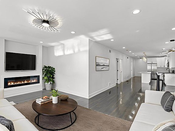 4th image of 1716 E 83rd Pl