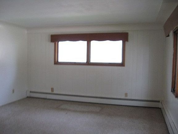 4th image of 121 Indiana Ct