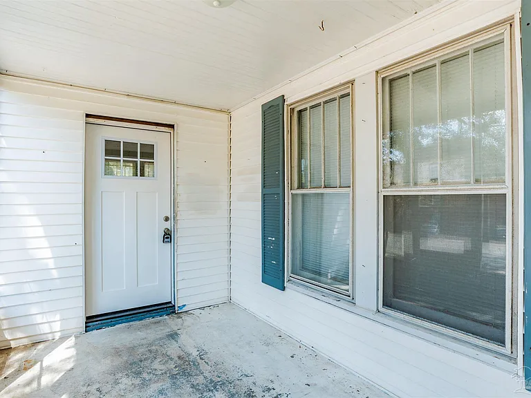 310 Stanley Ave — Photo 31