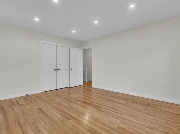 2709 Tenbroeck Avenue image 17 of 31