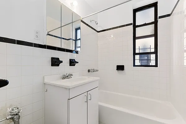 Rented by MNS | media 5