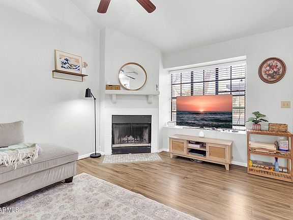 5th image of 921 W University Drive #1051