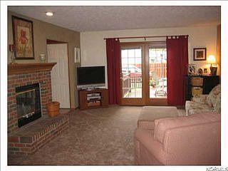 2nd image of 890 Hollyview Dr