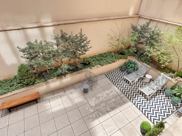 40 East 72nd Street image 5 of 17