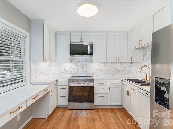 2nd image of 30 Maple Ridge Ln