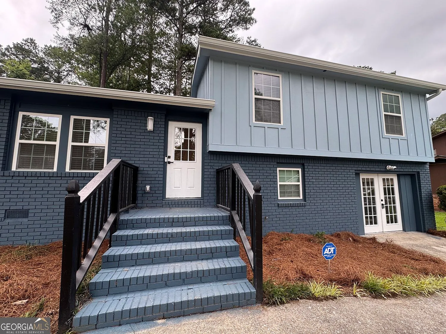 4 bed, 2.5 bath, 1926 sqft, $2,300 — Photo 3