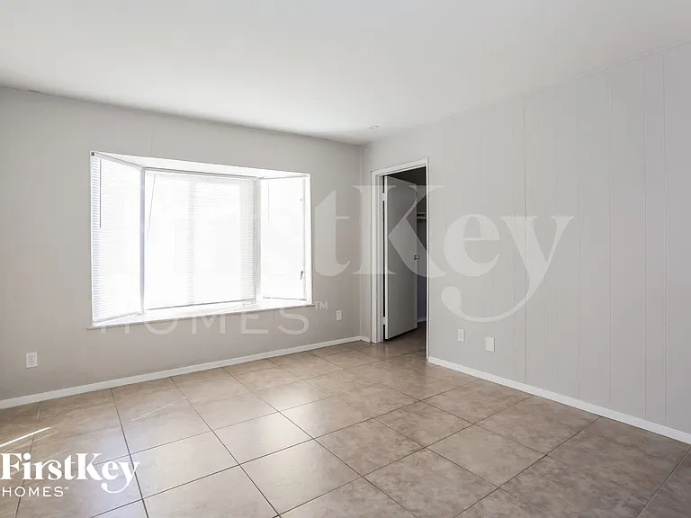 1701 Sweeney Ave — Photo 4