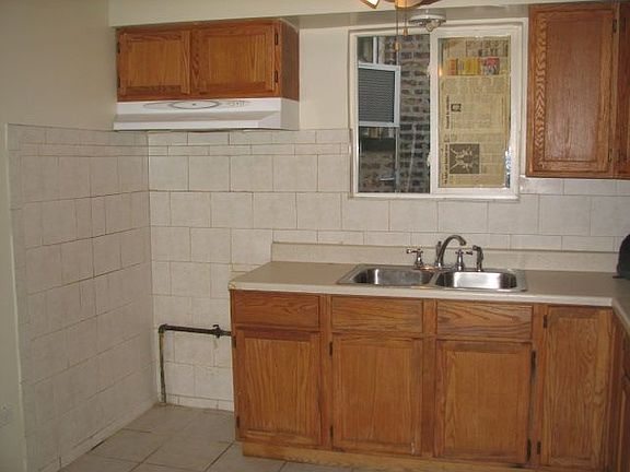 3rd image of 7404 S Kenwood Ave