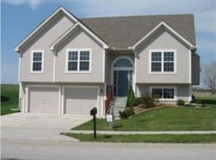 912 W 8th Ave, Kearney, MO 64060