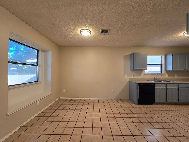 5647 Timberhurst — Photo 15