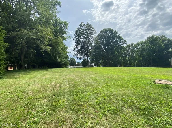 3654 Rolling Ridge Rd NE, Canton, OH 44721