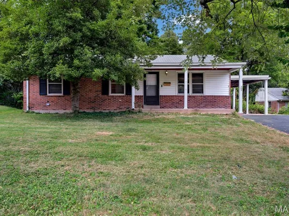 705 Palace Ct, Saint Louis, MO 63135