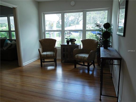 5th image of 1731 Marion St