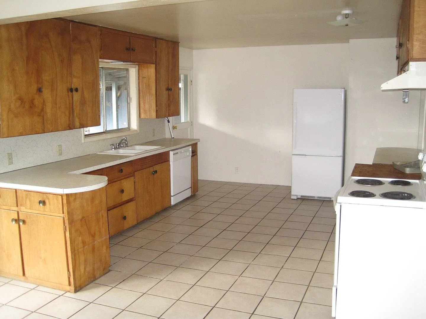 Cozy and Spacious — Photo 3